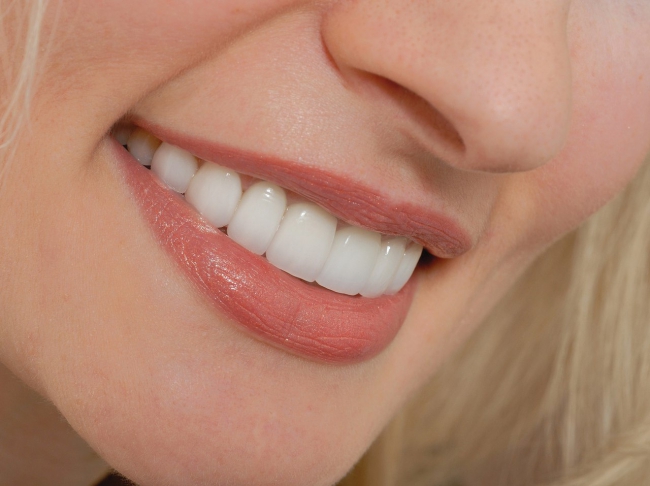 Протезирование передних зубов: особенности и рекомендации